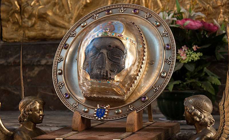 Франция: Передняя часть черепа святого Иоанна Крестителя в соборе Notre-Dame d’Amiens во Франции