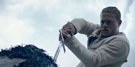 Фильм «Король Артур: Легенда меча / Меч короля Артура»