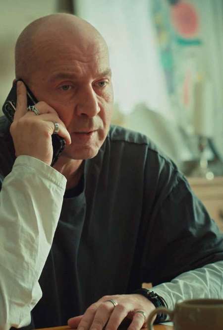 Постер. Сериал Опасный. Смерть в белом халате