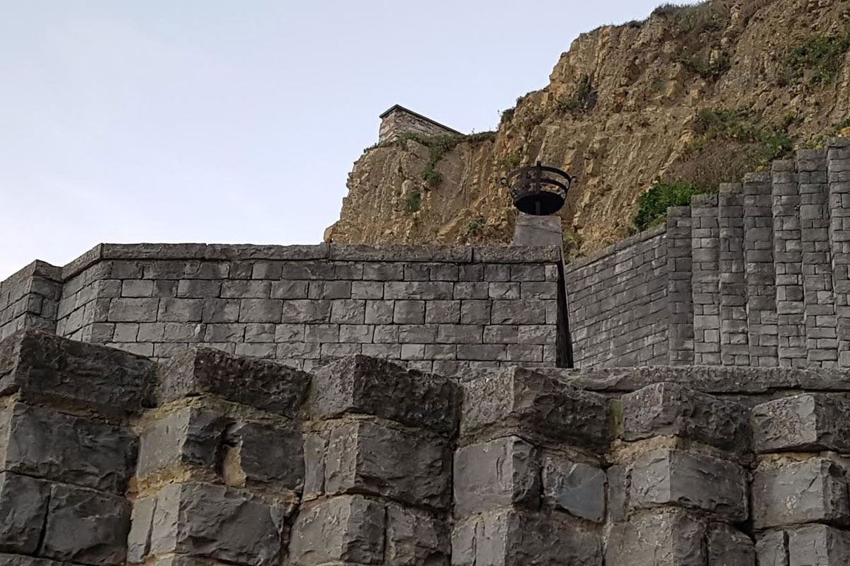 Стены Драконьего Камня
