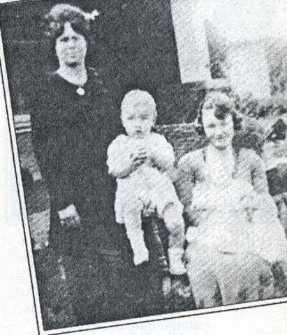 Делла Монро (Della Mae Monroe (Hogan)) с дочкой Gladys (будущая мать Мэрилин Монро)  и сыном Marion.
