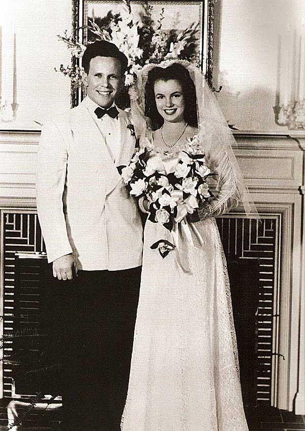 Мэрилин Монро в 16 лет  выходит замуж - 1942 год