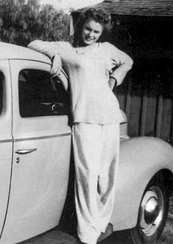 Фото Мэрилин Монро. 16 лет. 1942 год. Мэрилин Монро сразу после свадьбы.