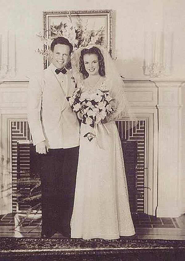 Фото Мэрилин Монро. 16 лет. 1942 год. Свадьба Мэрилин и Джеймса.
